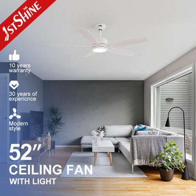 ราคาดี พัดลมเพดาน LED รุ่นใหม่ ขนาด 52 นิ้ว พร้อมรีโมทควบคุม 6 ความเร็ว และ ABS Blade สําหรับห้องนั่งเล่น ออนไลน์